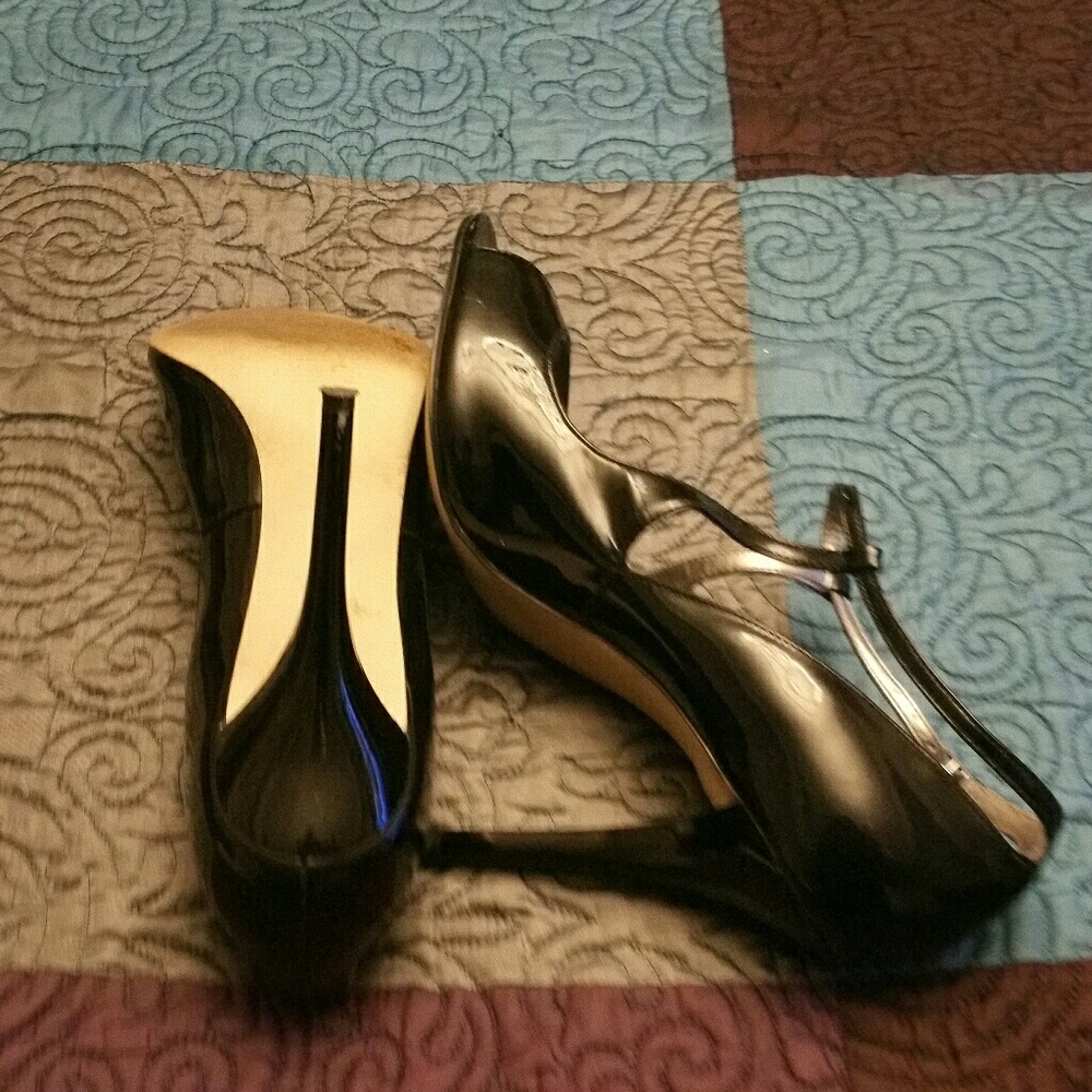 Guess - Picture 3 of 3